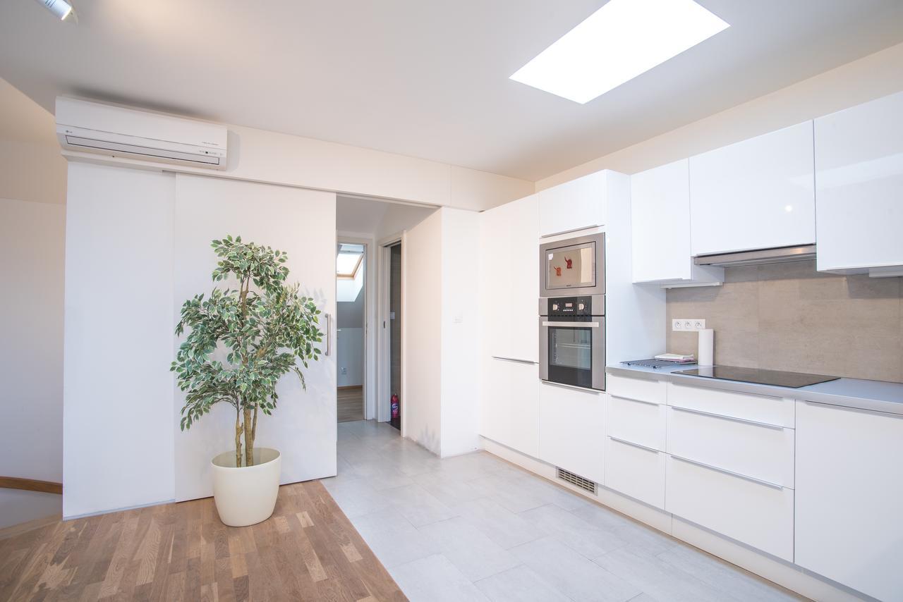 Suite Prague Apartment -Duplex, Up To 4People Eksteriør bilde